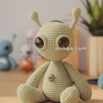 Amigurumi Alien Keychain – FREE Crochet Pattern